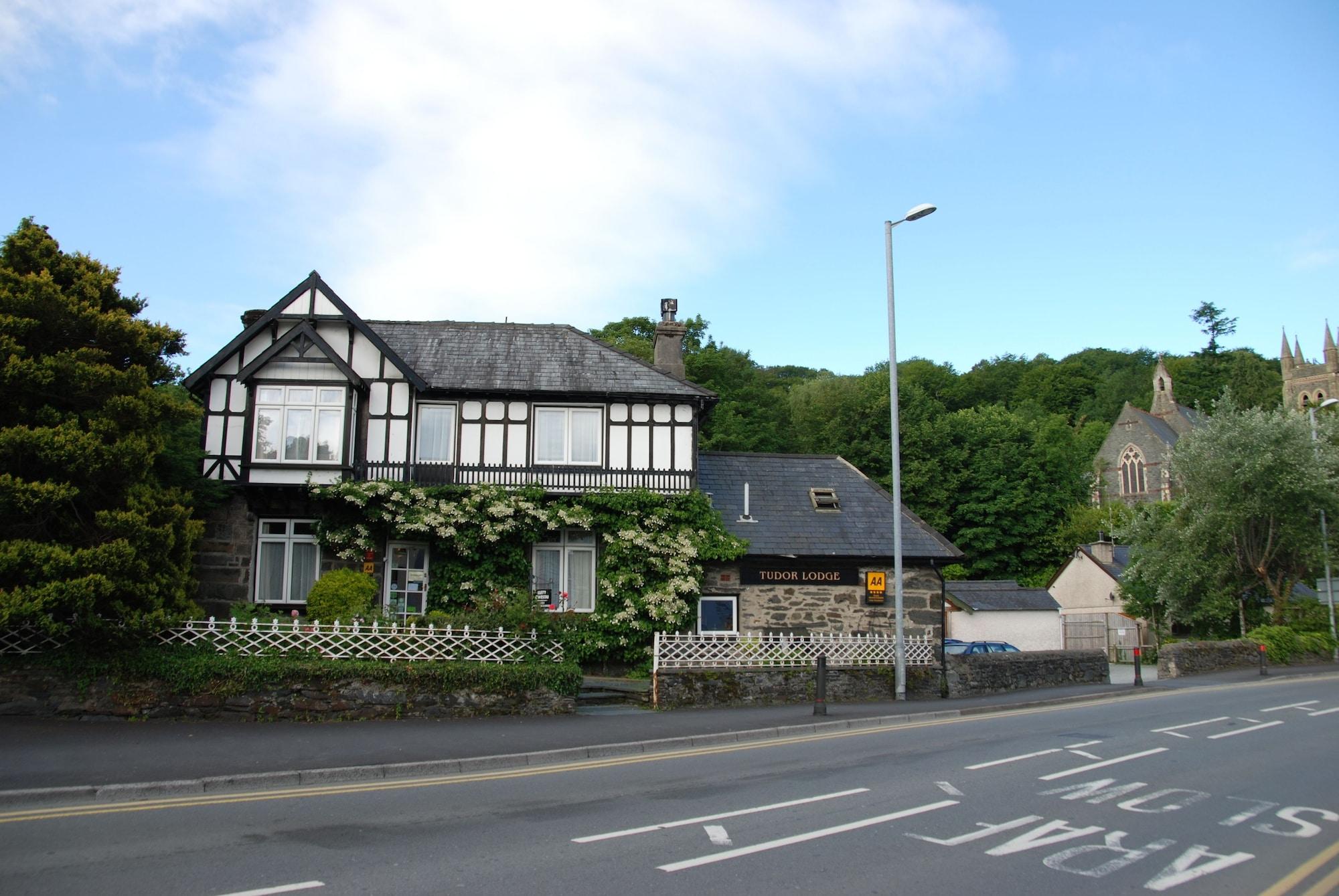Tudor Lodge Porthmadog Exteriör bild