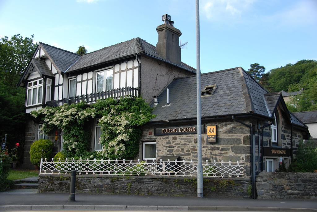 Tudor Lodge Porthmadog Exteriör bild